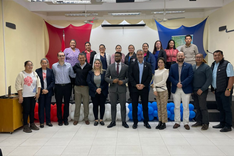 Educación que transforma: presentamos Americana Box Teens y 100 Oportunidades a directores del Chaco