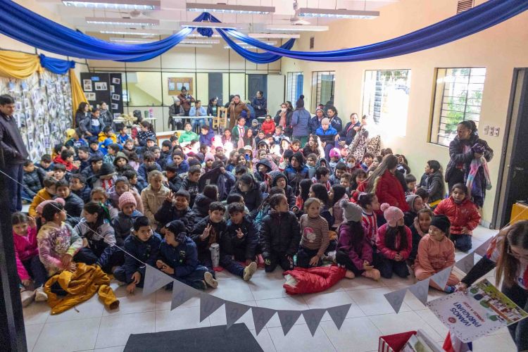 Más de 100 niños celebraron la lectura con “¡Vamos Paraguay!” junto a Verónica Abente